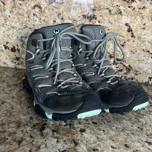 Women's Moab 2 Mid GORE -TEX® Hiking Boot